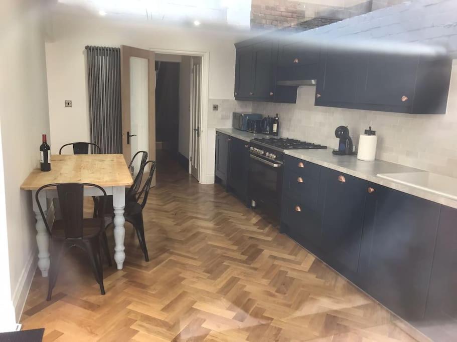 Large Newly Refurbished House Close To Harbour Bristol Exteriér fotografie